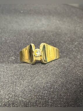 Vintage 1979 Avon Catch a Rhinestone Ring—GoldTone, 1 Clear Stone, Pinched Band